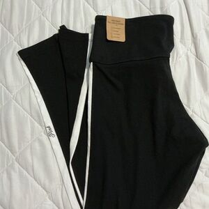 PINK Victoria's Secret Black and White Leggings